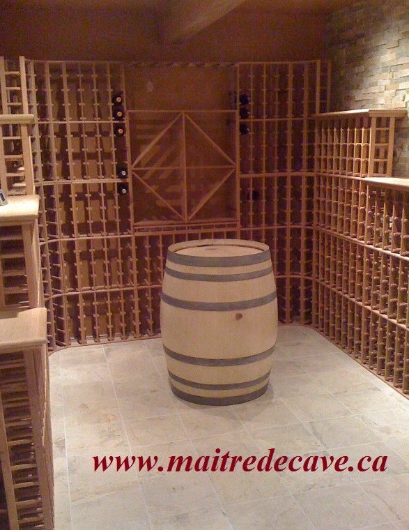 Cave à vin avec barrique de bois