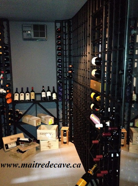 Cave à vin en bois teint noir